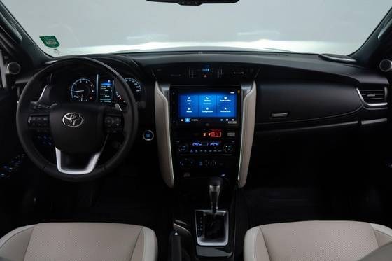 TOYOTA HILUX SW4