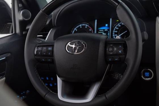 TOYOTA HILUX SW4