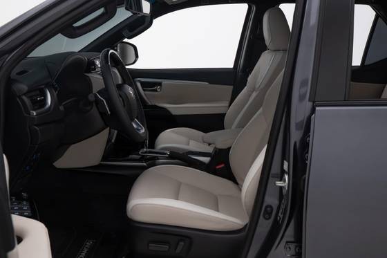 TOYOTA HILUX SW4