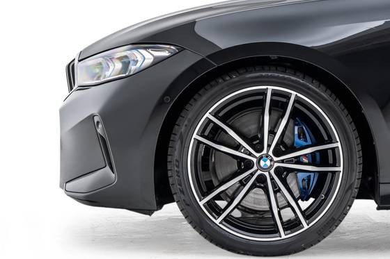 BMW 320i