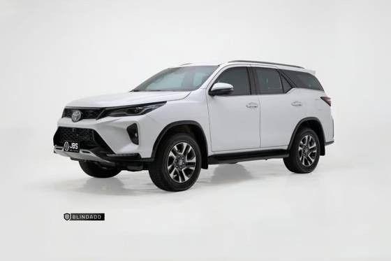 TOYOTA HILUX SW4