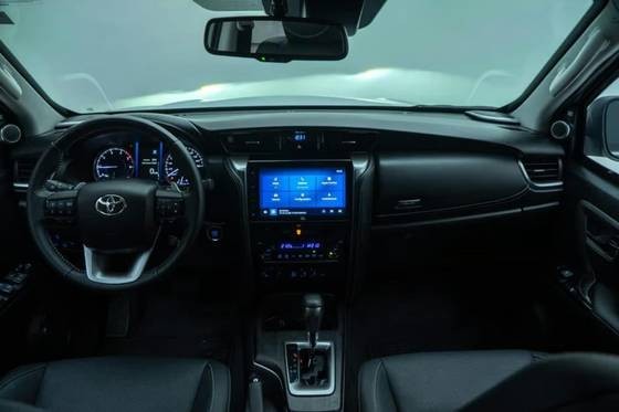 TOYOTA HILUX SW4