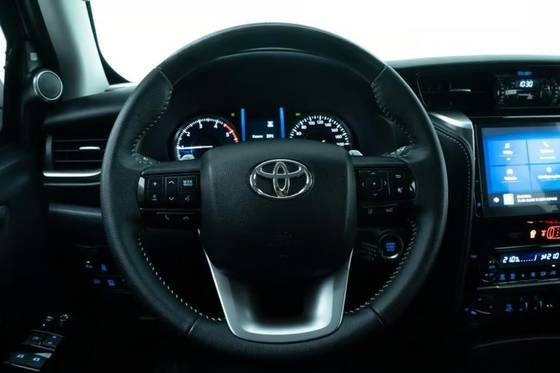 TOYOTA HILUX SW4