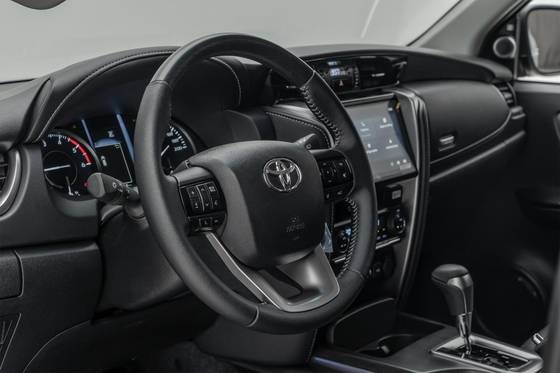 TOYOTA HILUX SW4