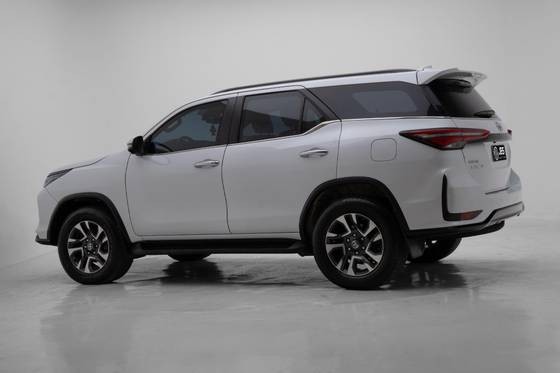 TOYOTA HILUX SW4
