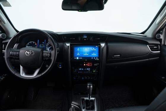 TOYOTA HILUX SW4