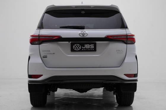 TOYOTA HILUX SW4