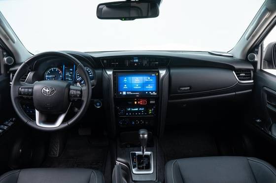 TOYOTA HILUX SW4