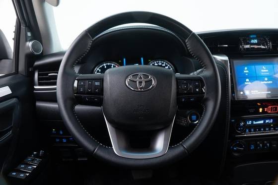 TOYOTA HILUX SW4