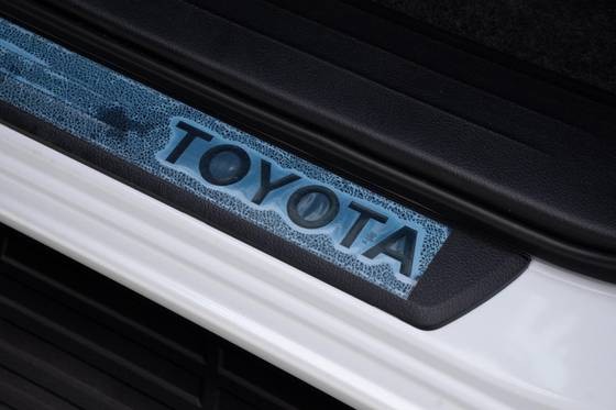 TOYOTA HILUX SW4