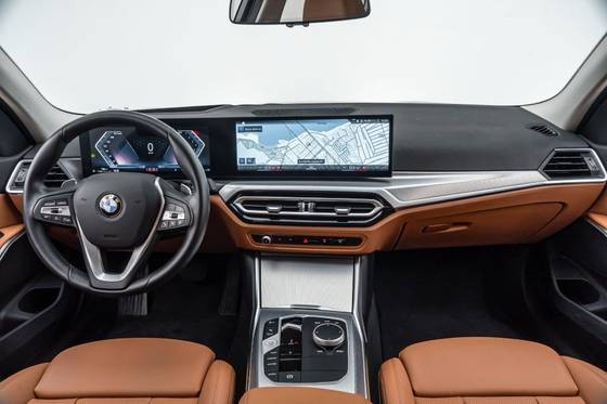 BMW 320i