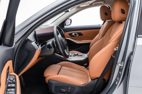 BMW 320i