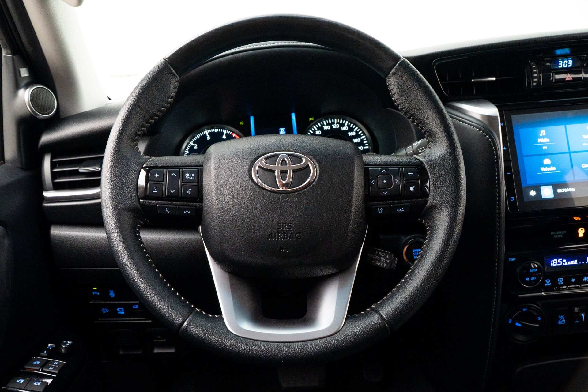 TOYOTA HILUX SW4