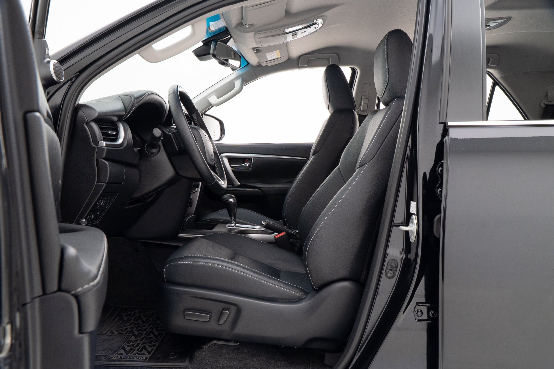 TOYOTA HILUX SW4
