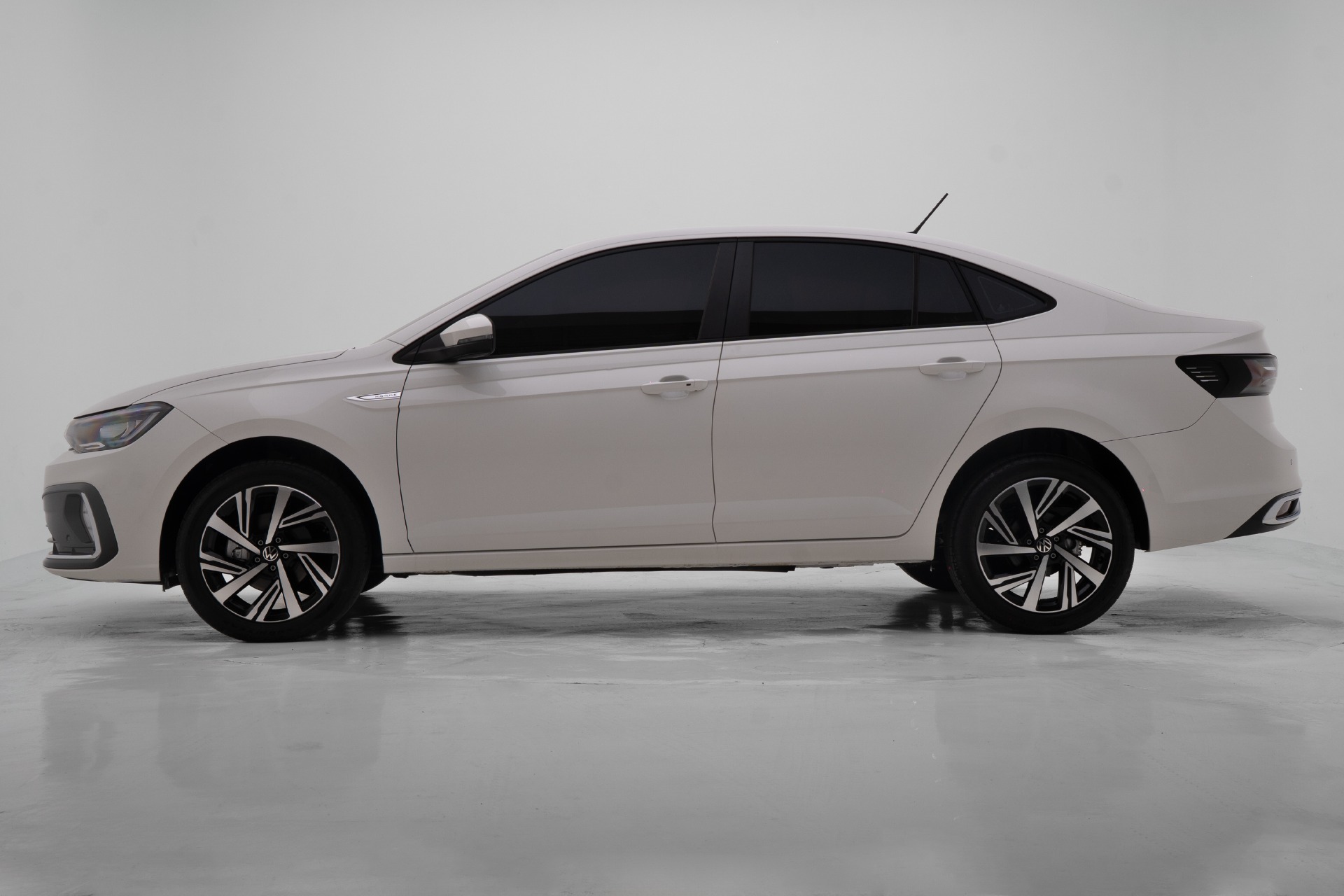 VOLKSWAGEN VIRTUS