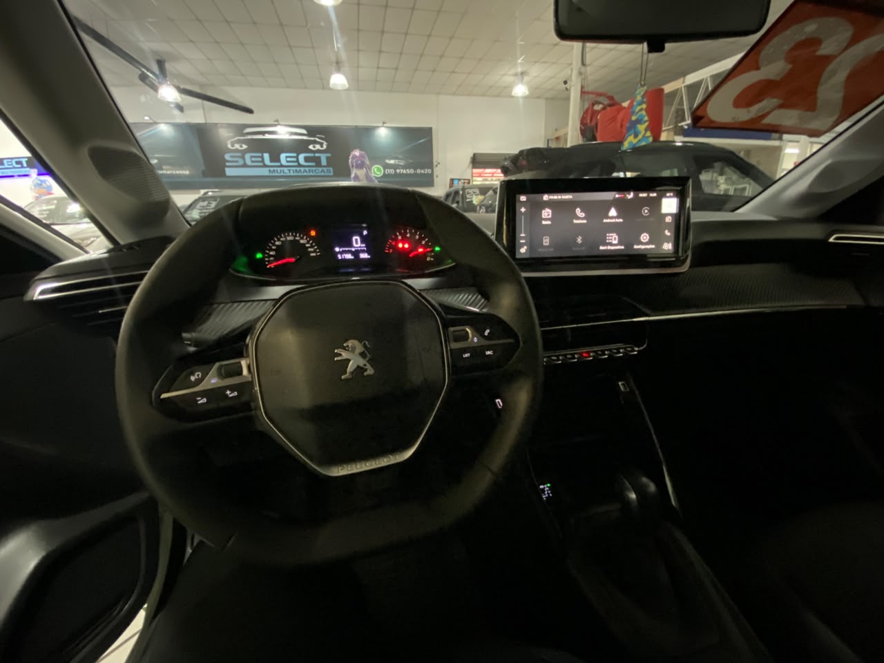 PEUGEOT 208
