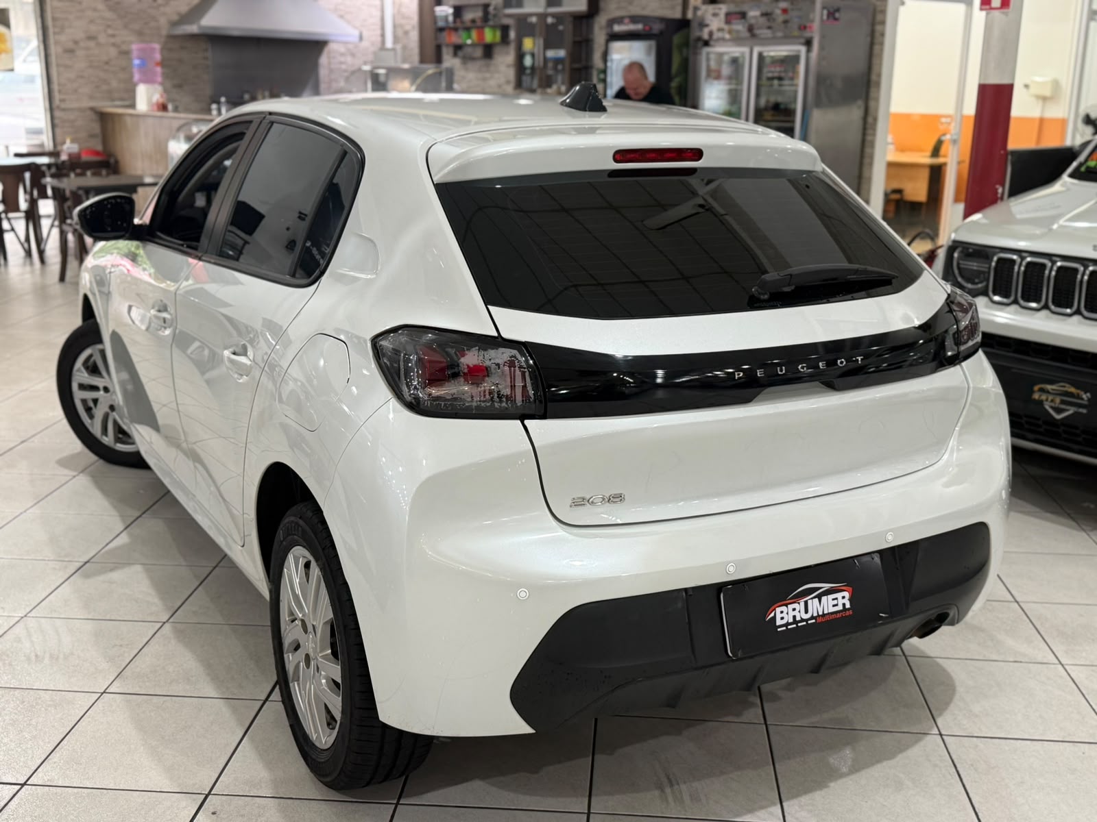 PEUGEOT 208