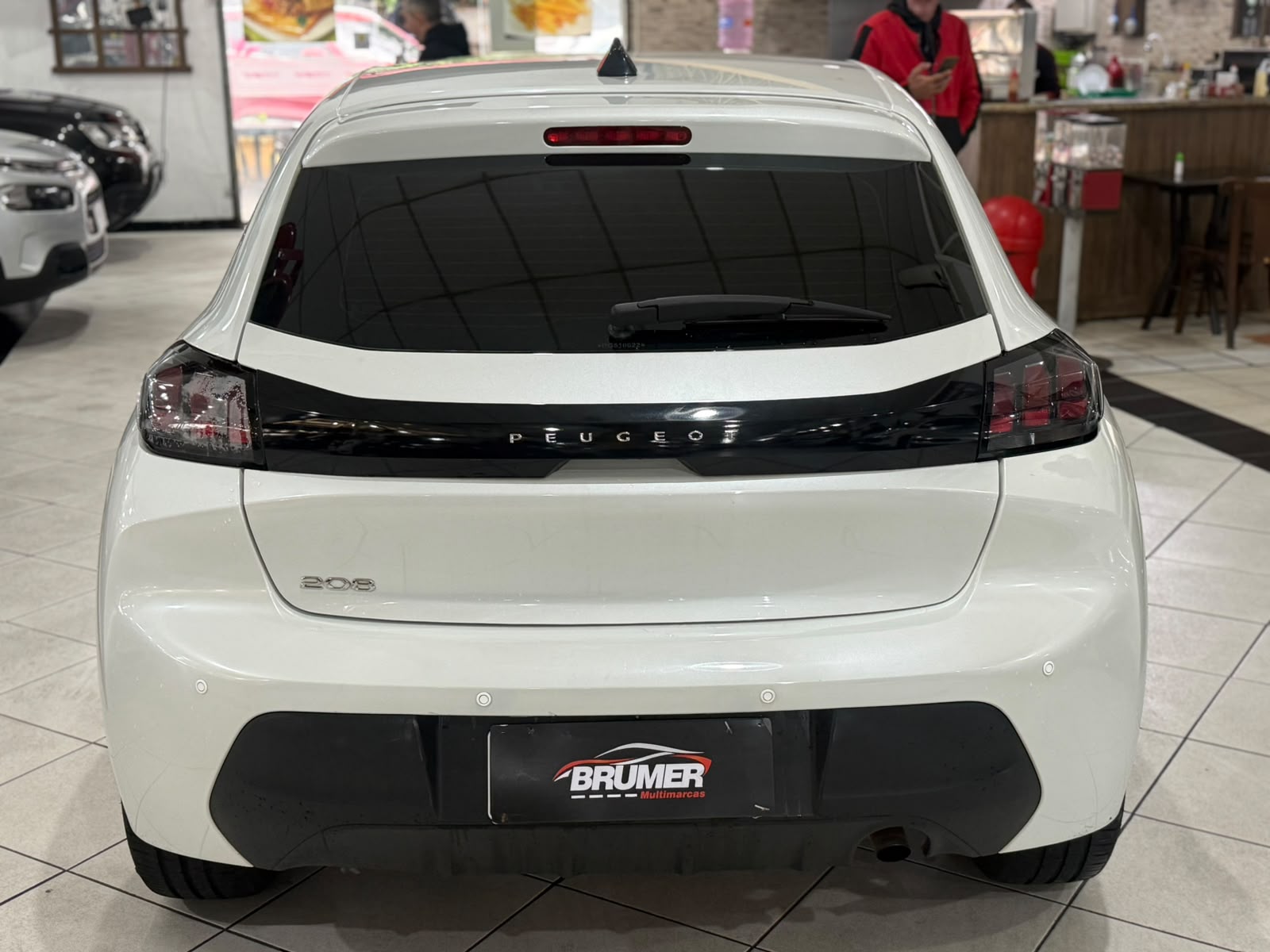 PEUGEOT 208