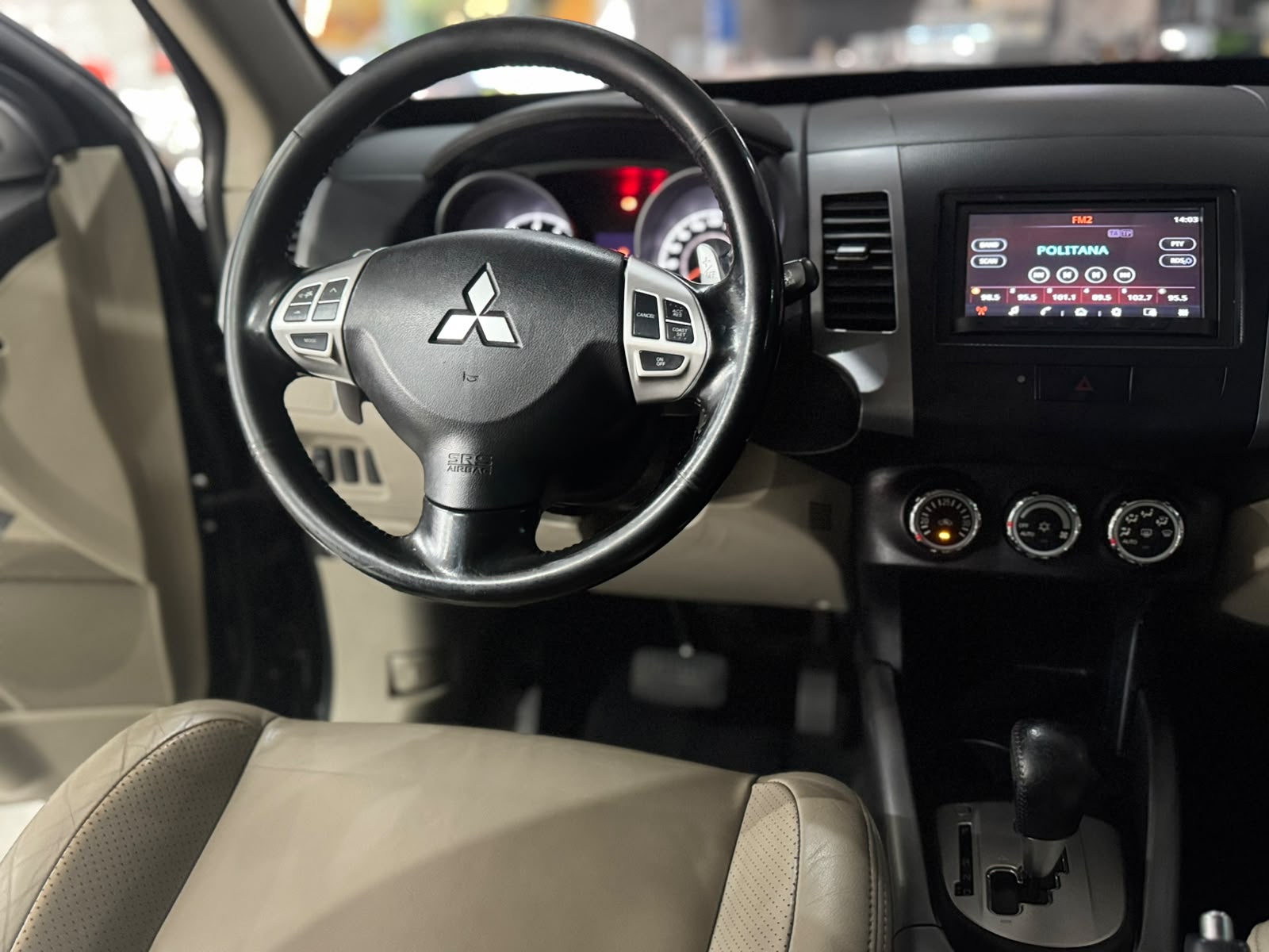MITSUBISHI OUTLANDER