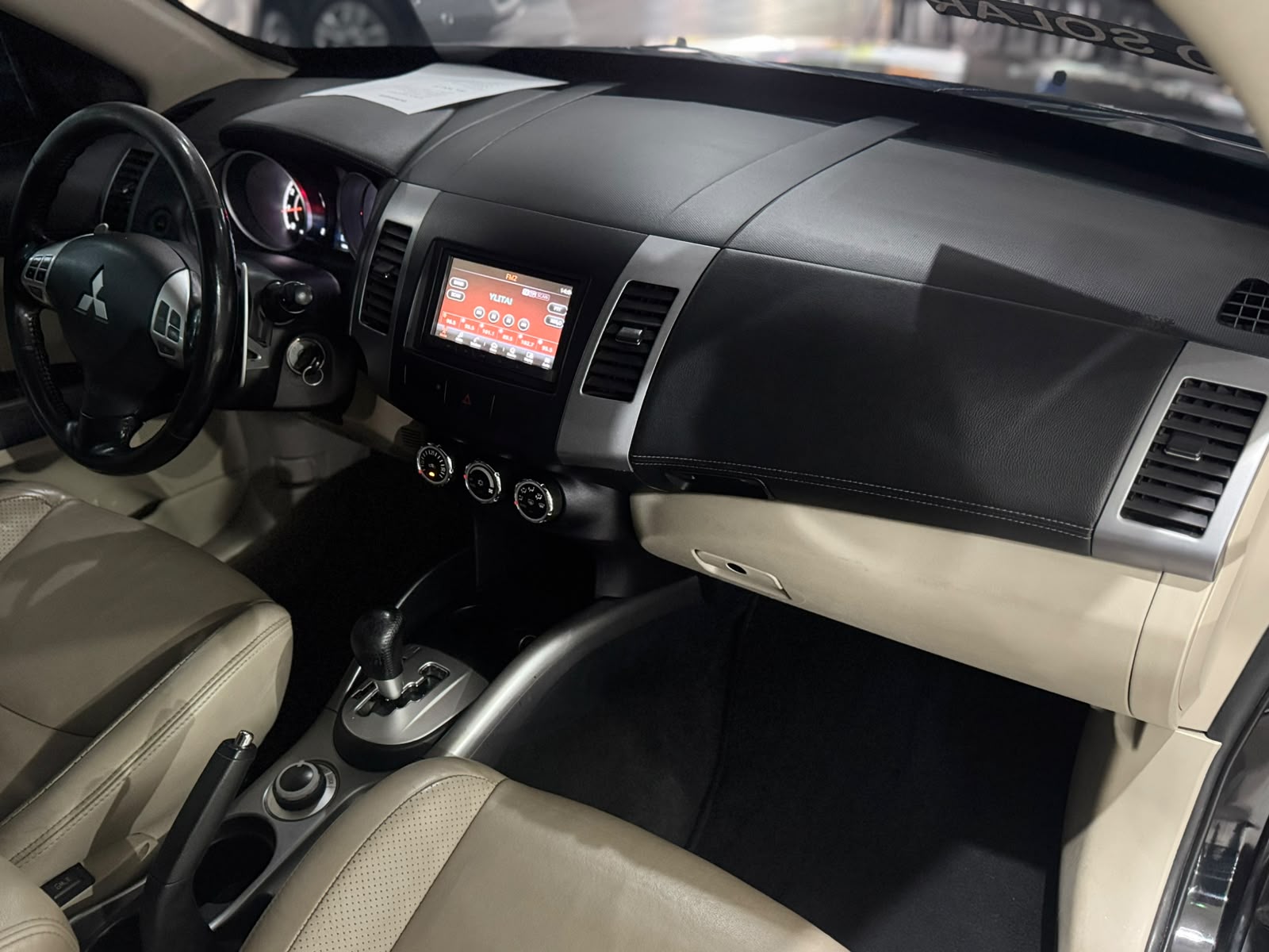 MITSUBISHI OUTLANDER