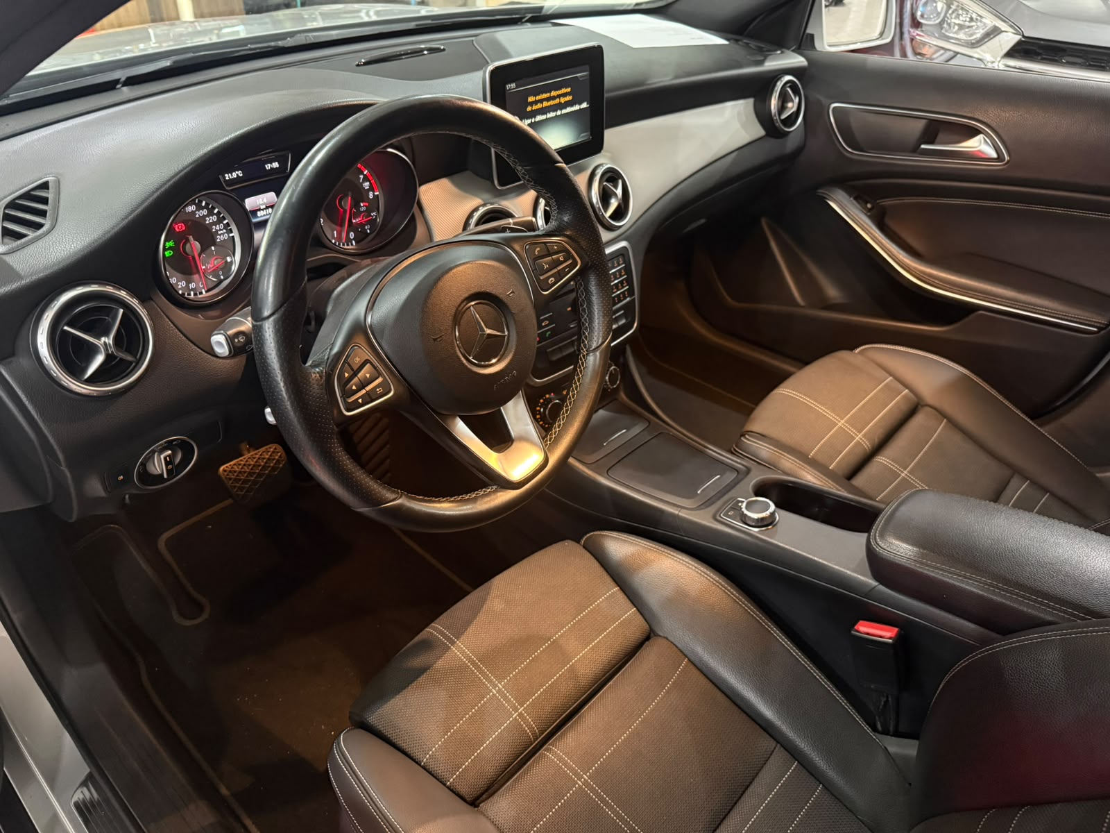 MERCEDES-BENZ GLA 200