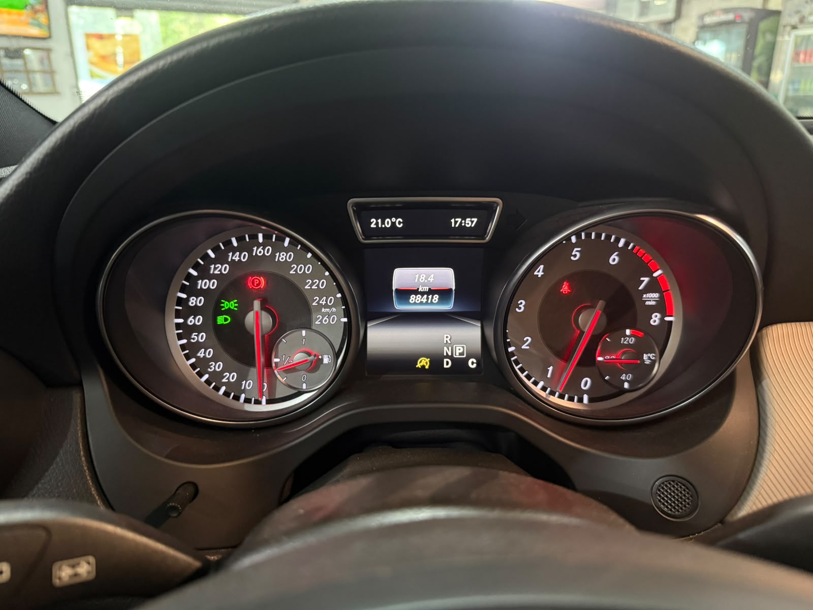 MERCEDES-BENZ GLA 200