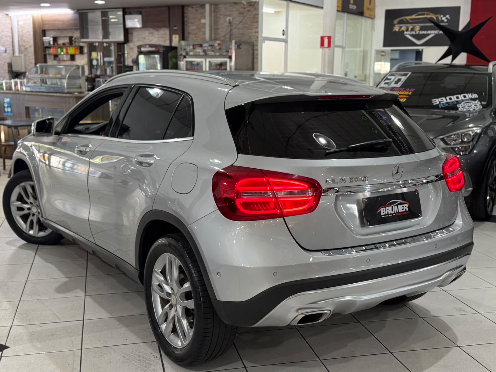 MERCEDES-BENZ GLA 200