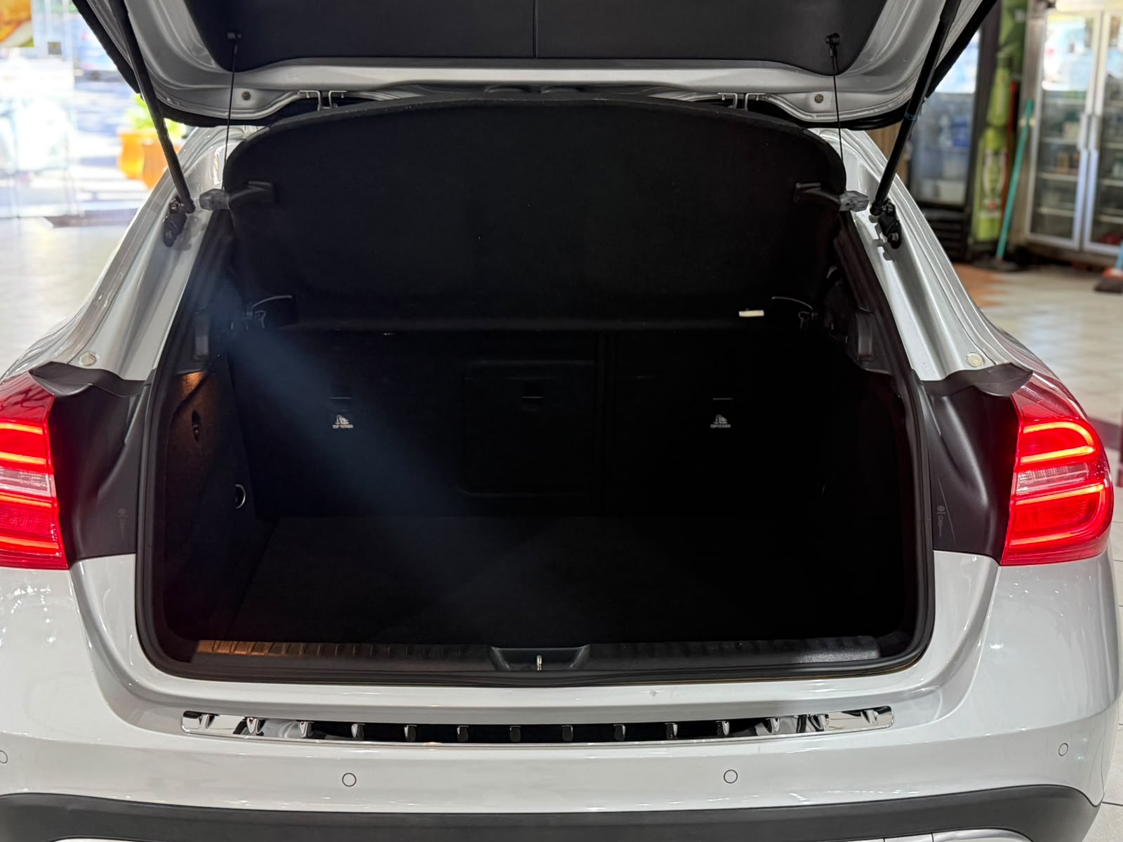 MERCEDES-BENZ GLA 200