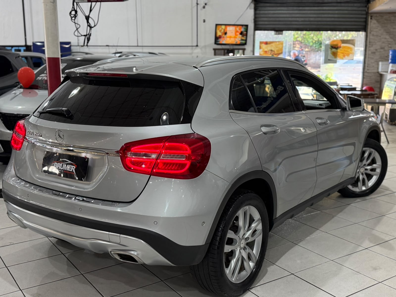 MERCEDES-BENZ GLA 200
