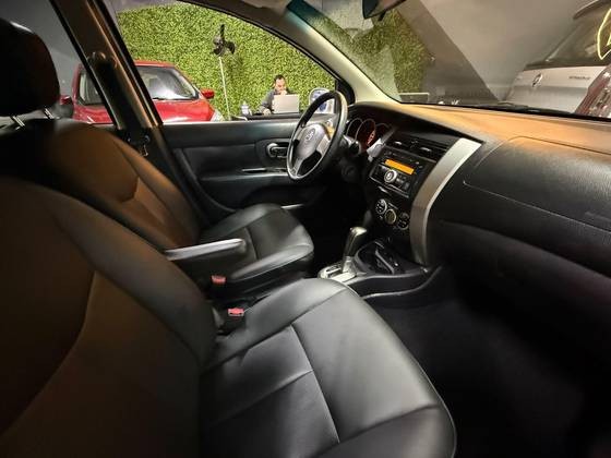 NISSAN LIVINA
