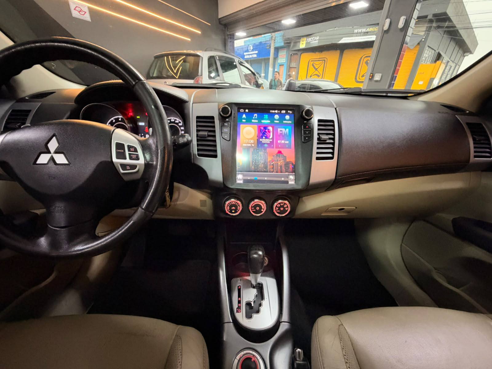 MITSUBISHI OUTLANDER