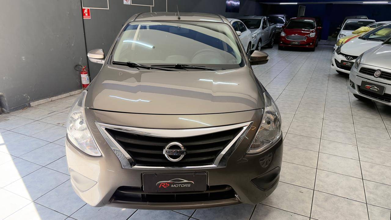 NISSAN VERSA