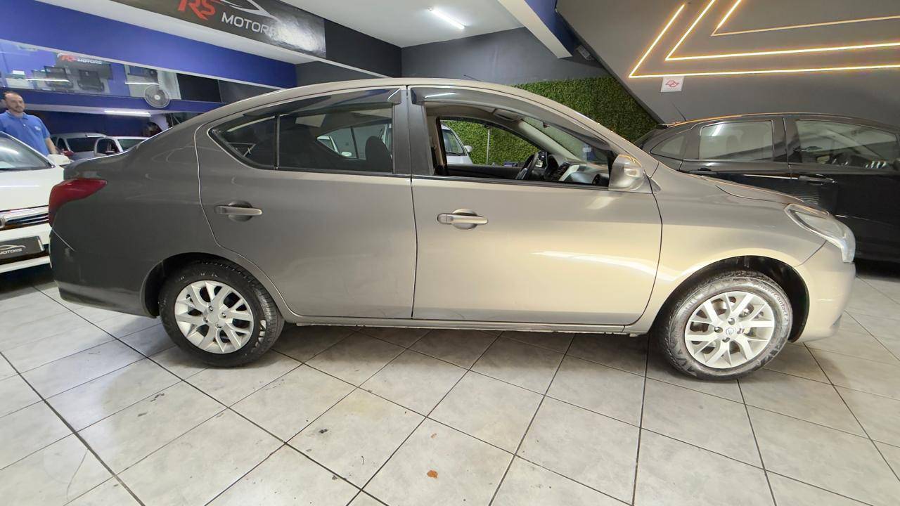 NISSAN VERSA
