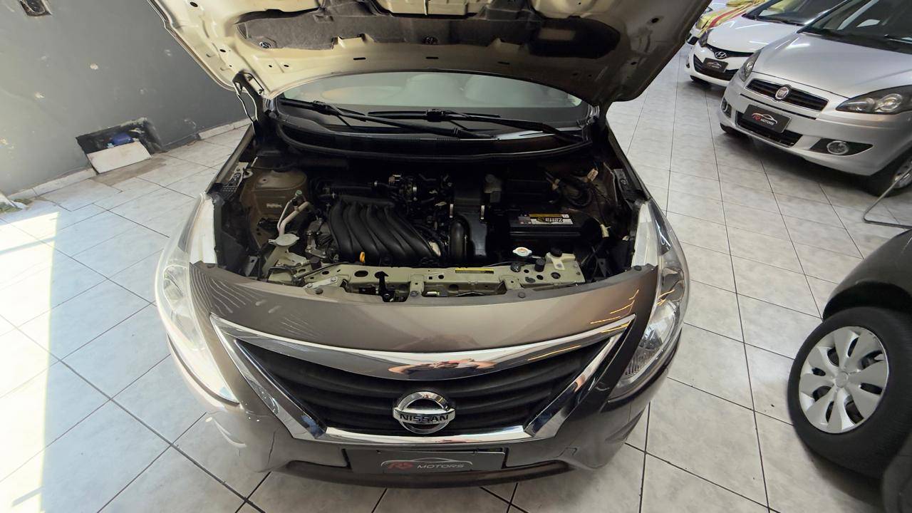 NISSAN VERSA