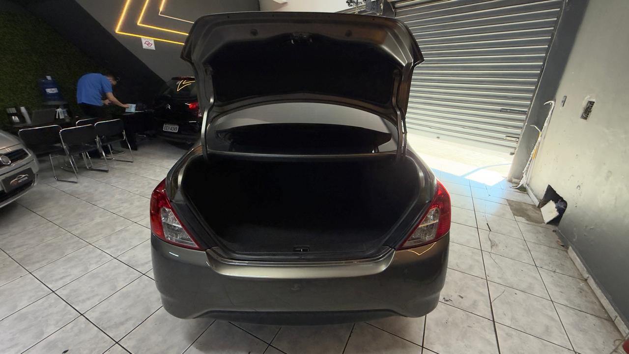 NISSAN VERSA