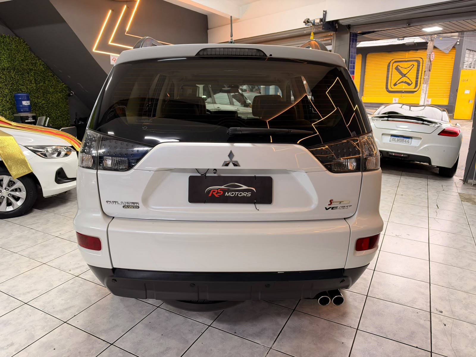 MITSUBISHI OUTLANDER