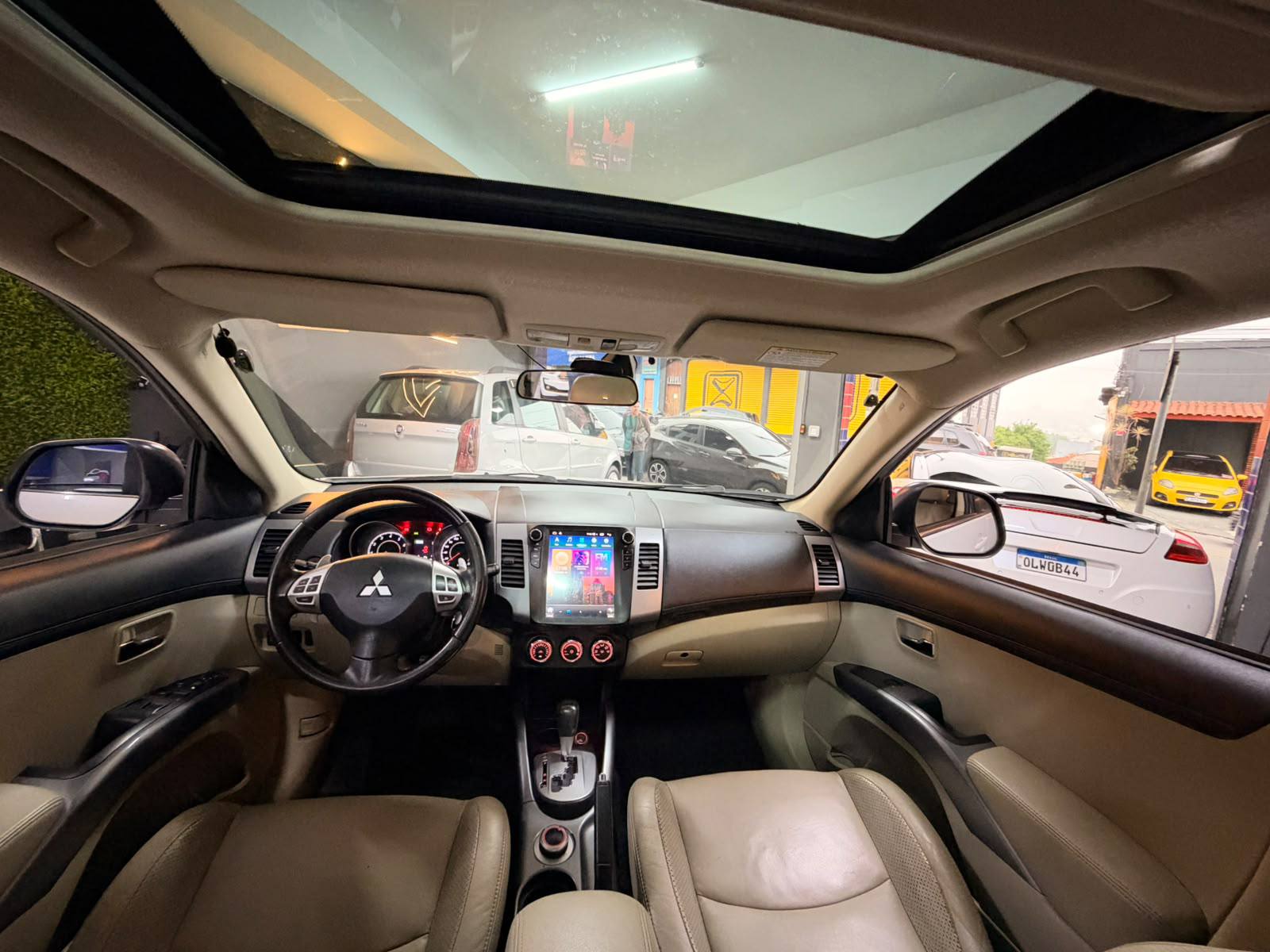 MITSUBISHI OUTLANDER