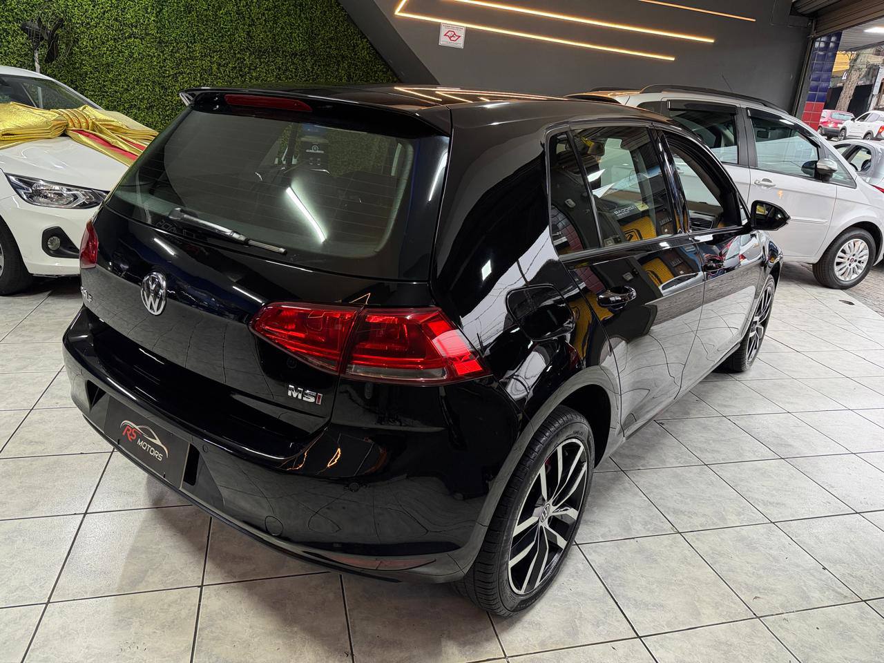 VOLKSWAGEN GOLF