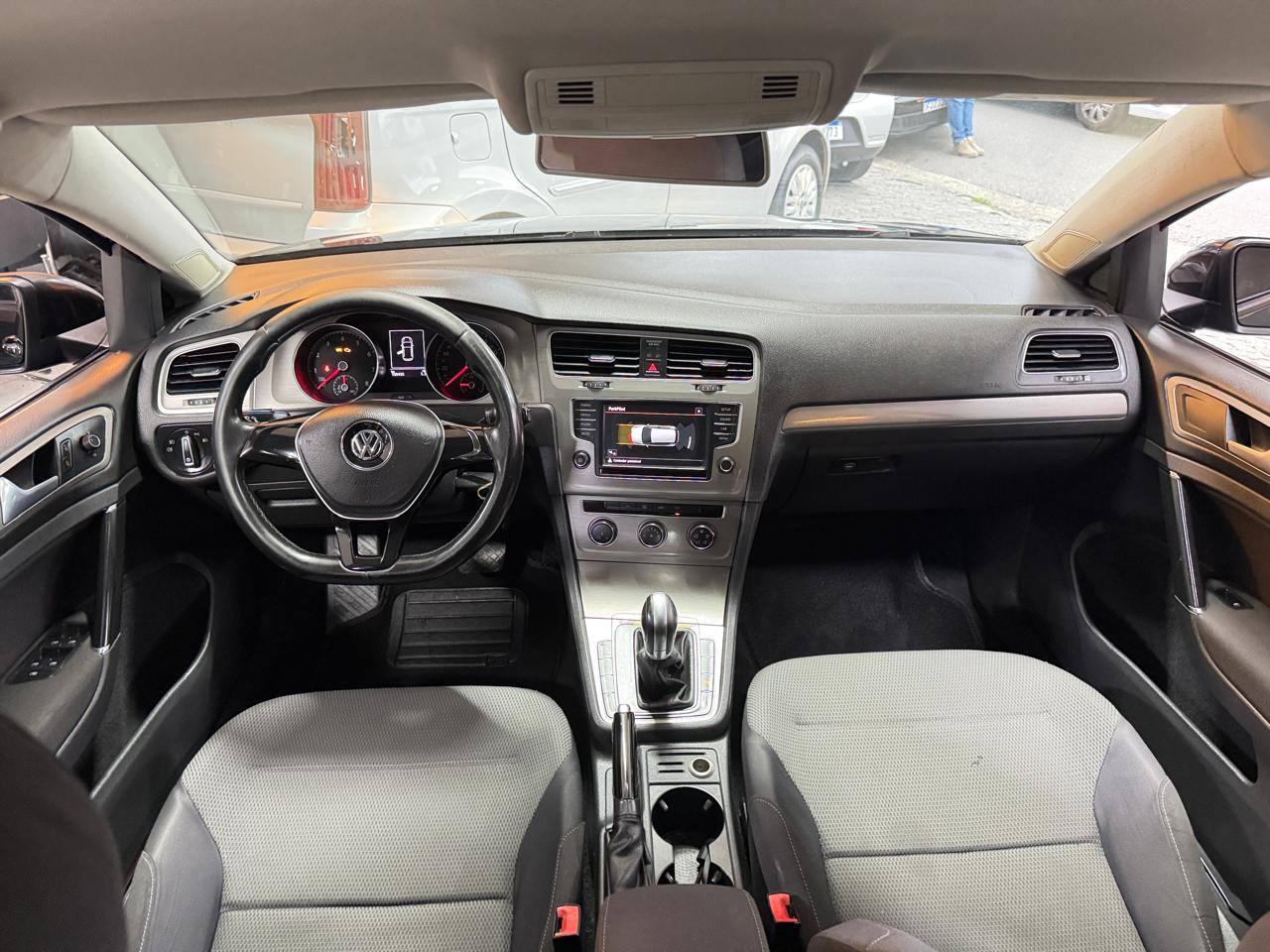 VOLKSWAGEN GOLF