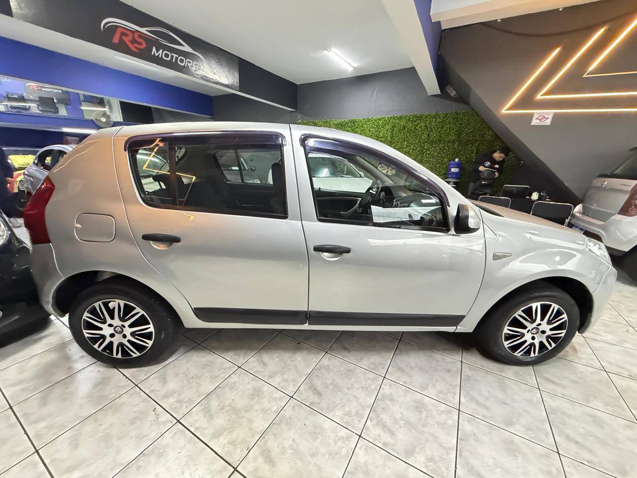 RENAULT SANDERO
