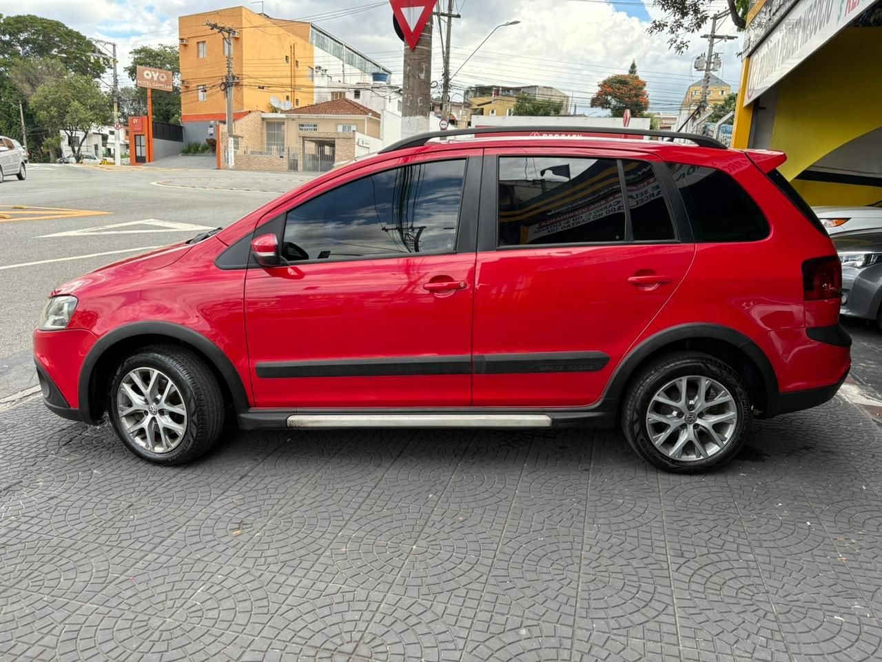 VOLKSWAGEN SPACE CROSS
