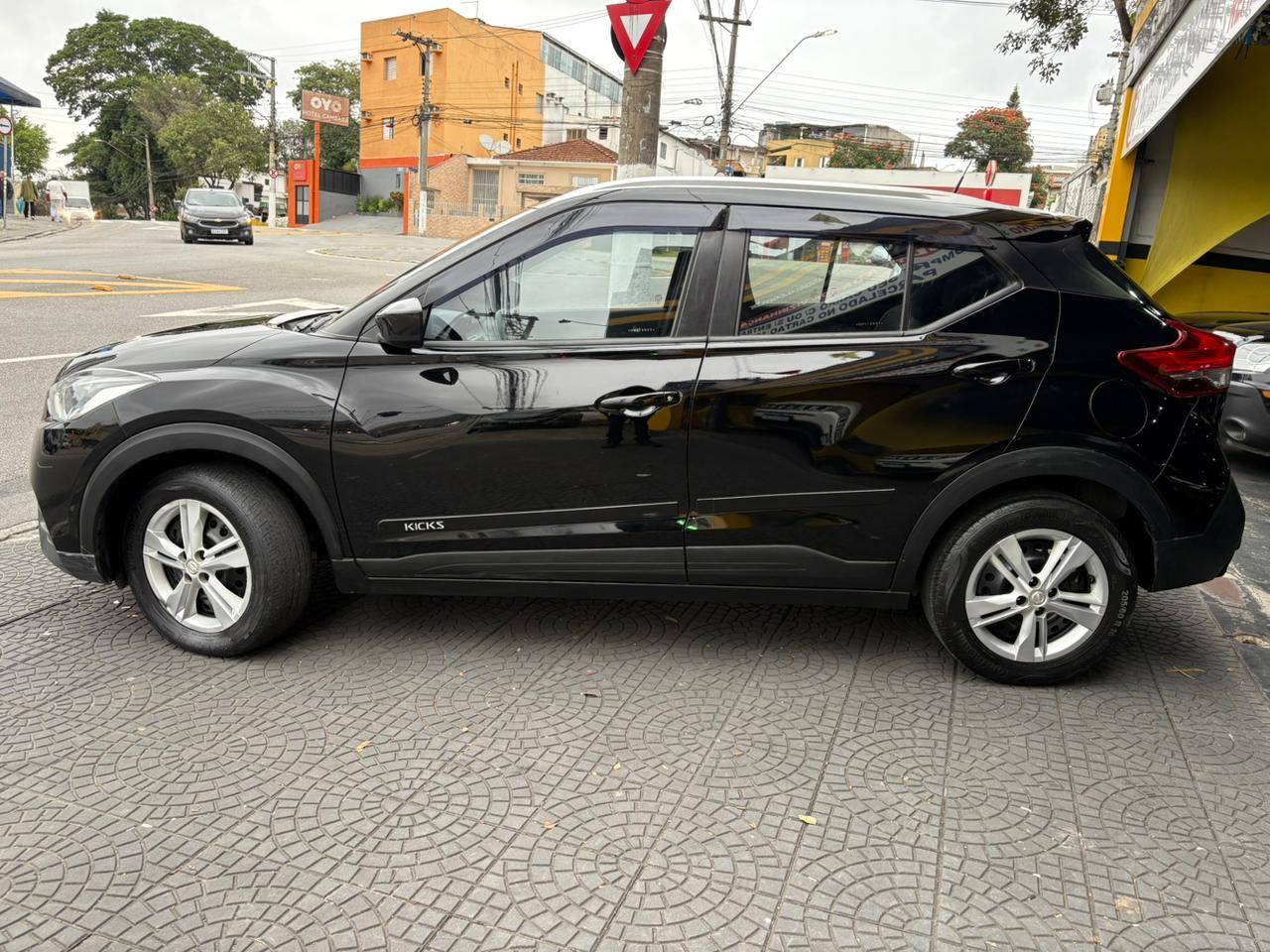 NISSAN KICKS