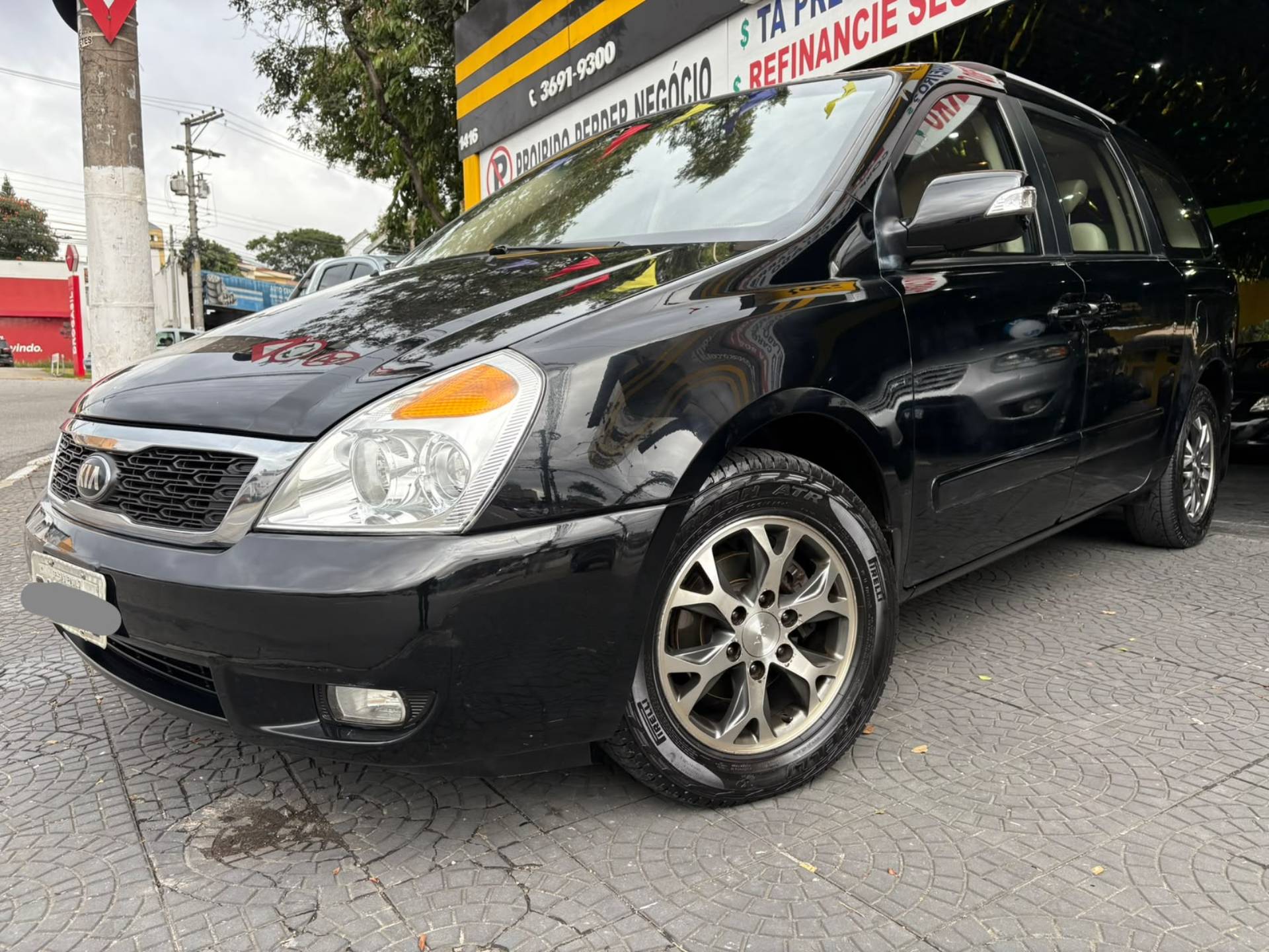 KIA CARNIVAL