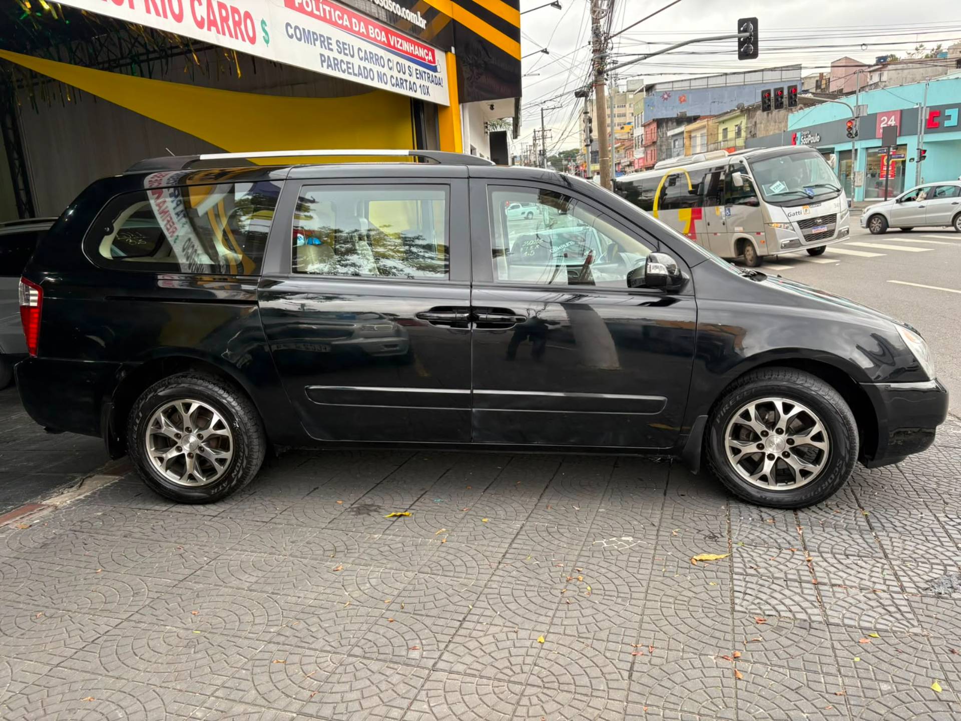 KIA CARNIVAL