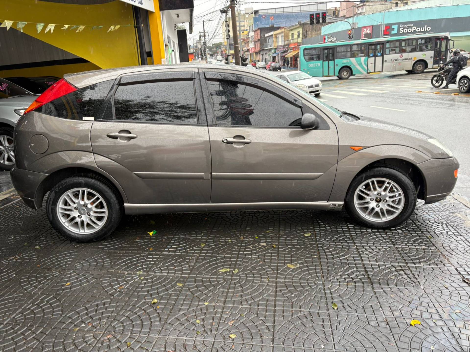 FORD FOCUS