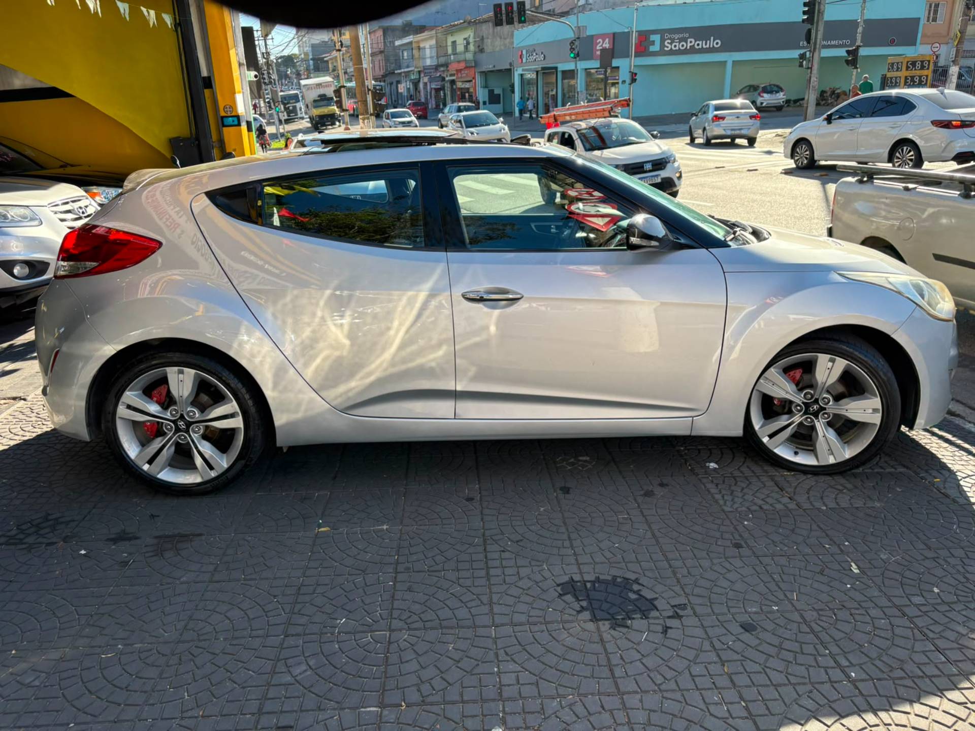 HYUNDAI VELOSTER