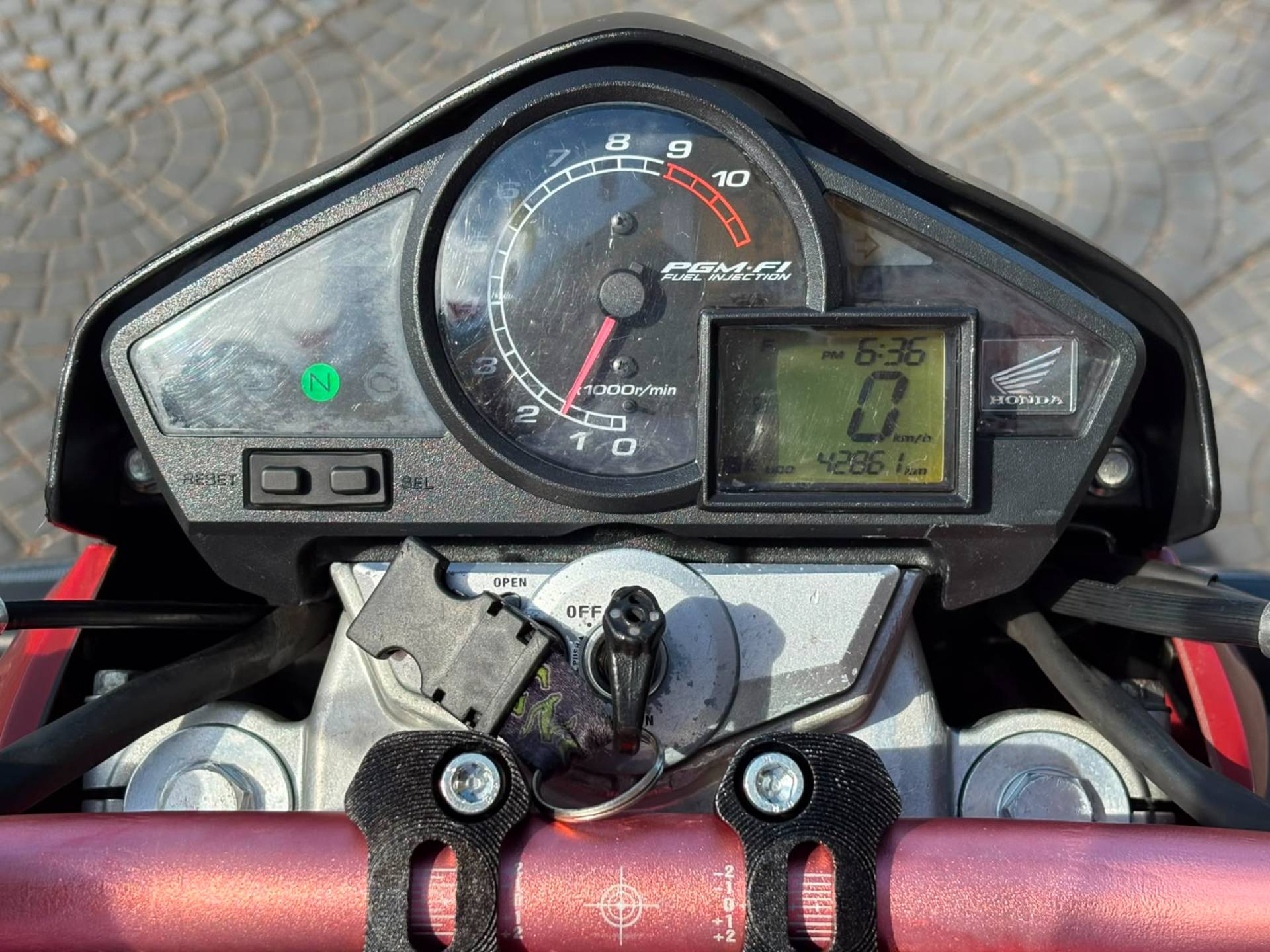 HONDA CB 300R