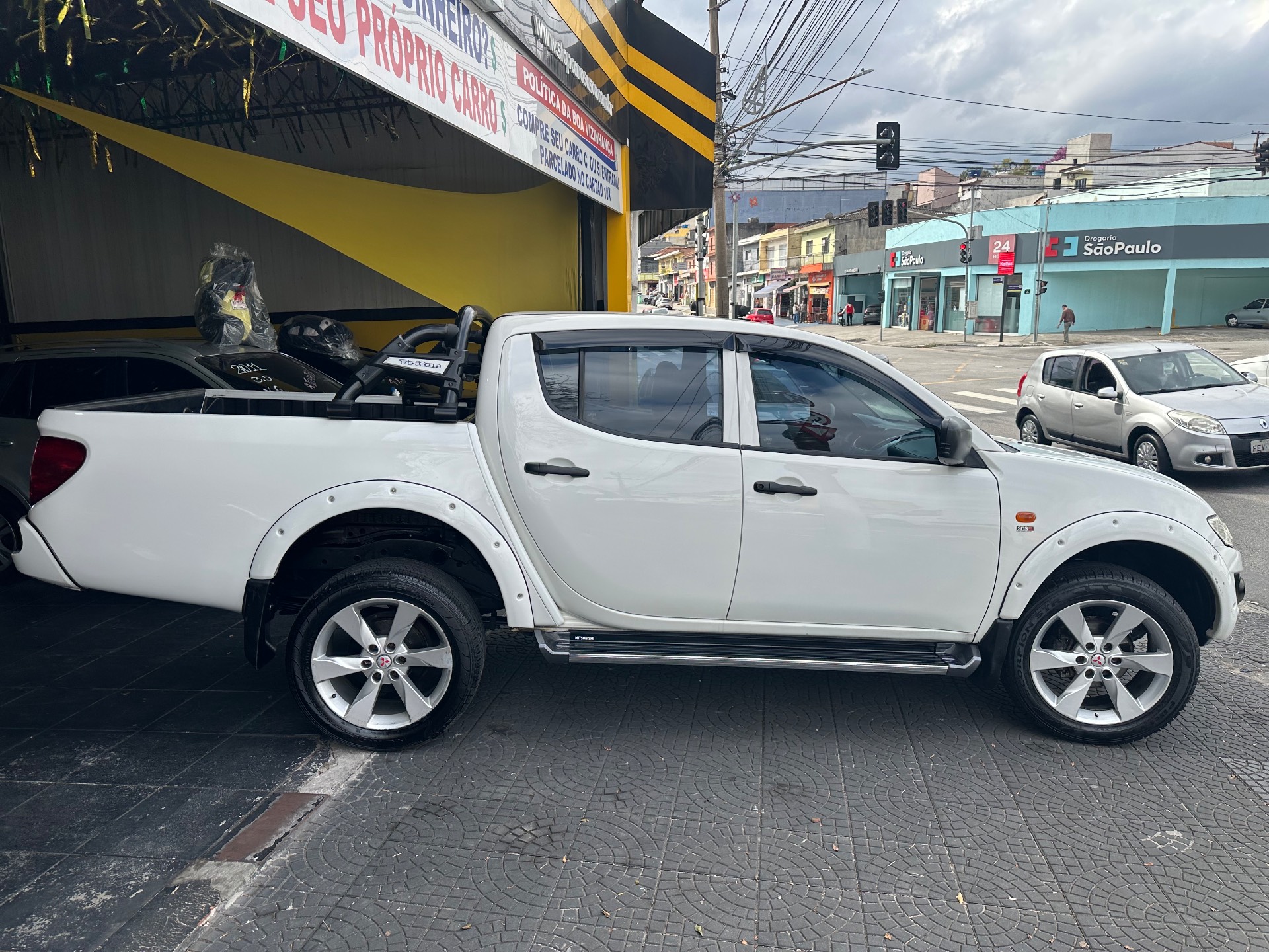 MITSUBISHI L200 TRITON