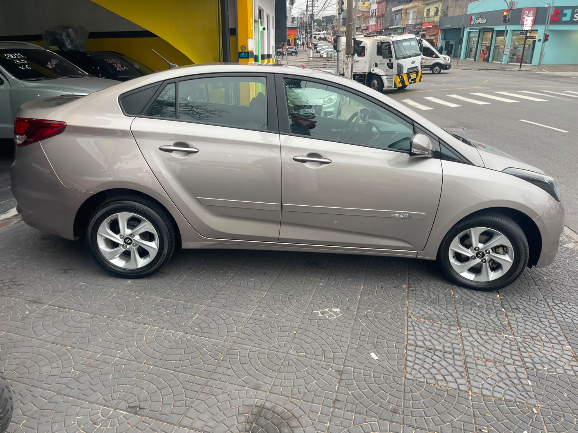 HYUNDAI HB20S