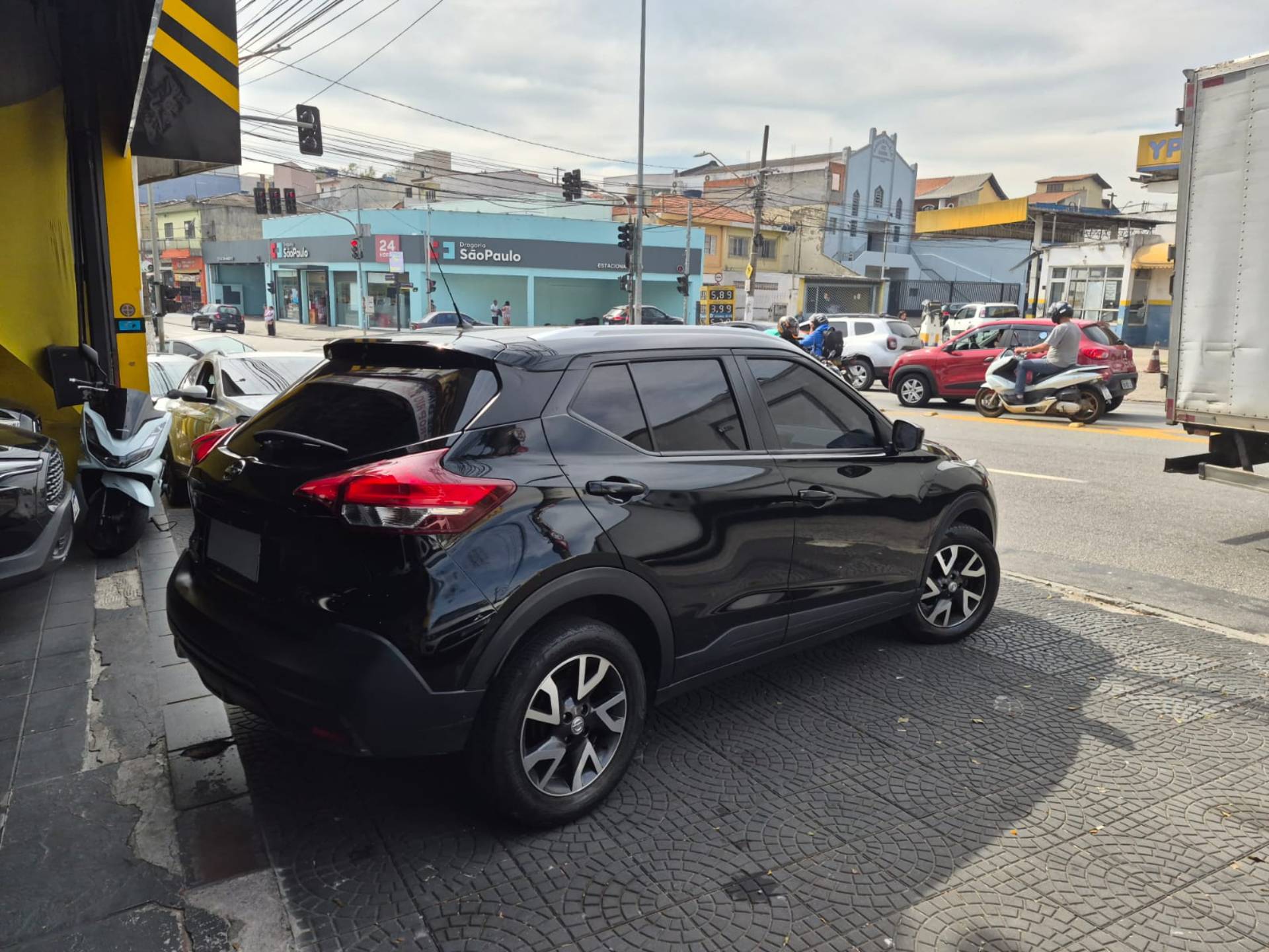 NISSAN KICKS